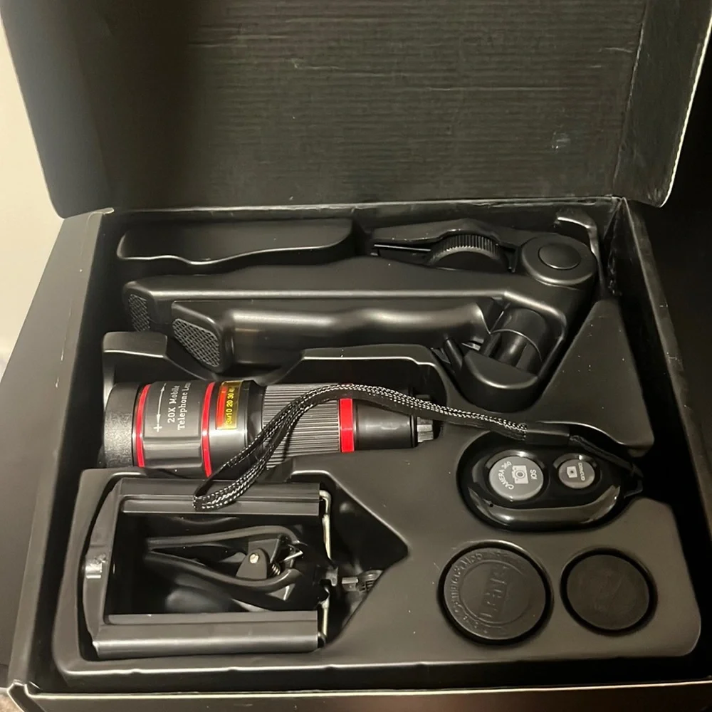 Once used camera lens phone kit . Good quality no damages or scratches .